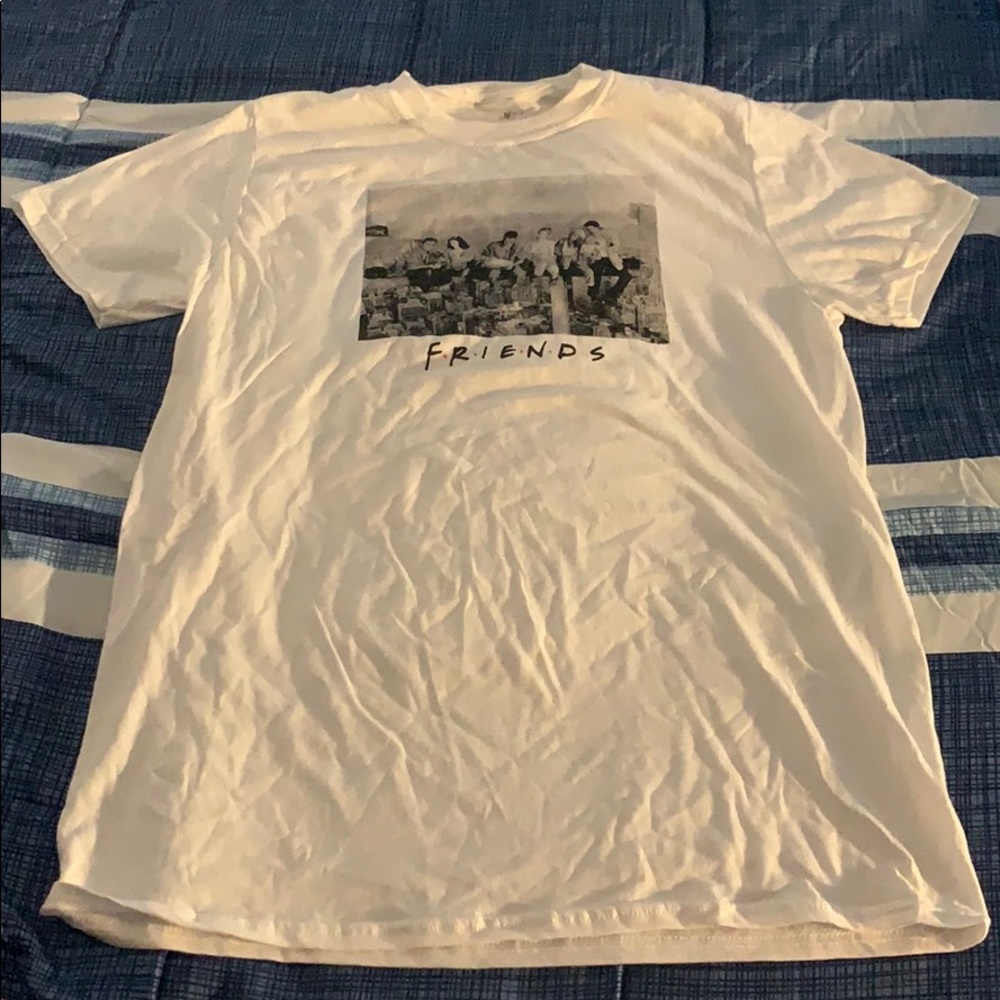 FRIENDS GRAPHIC TEE
